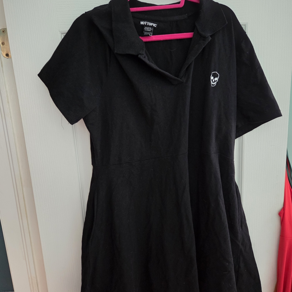 Hot Topic Embroidered Skull Polo Dress- Size 5X - Picture 4 of 7